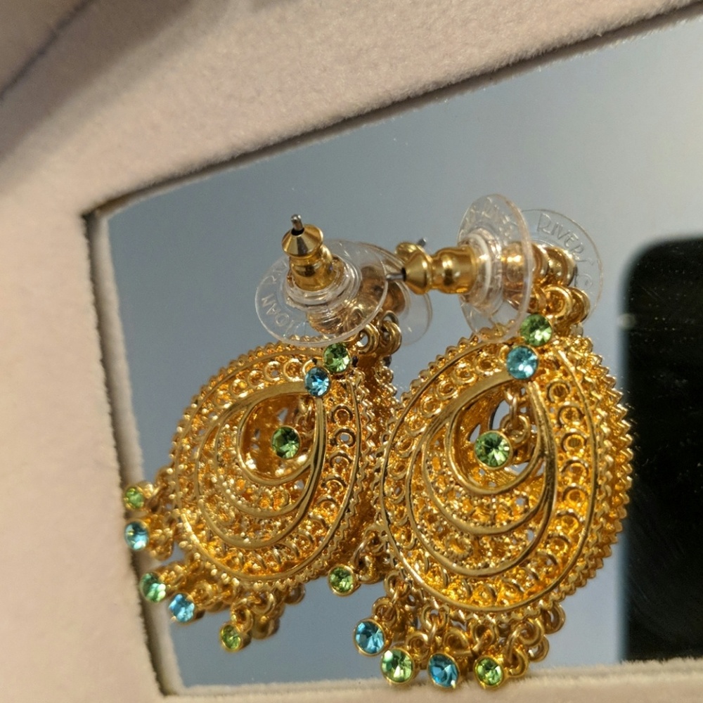 BEAUTIFUL Gold Tone Fashion Earrings